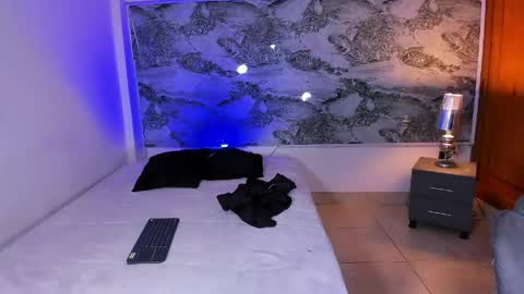 miss_khalifadoll online show from May 7, 3:12 am