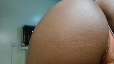 Snapshot of miss_kiarrafit chatting on December 14, 9:51 am Miss Kiarrafit online show from December 14, 9:51 am