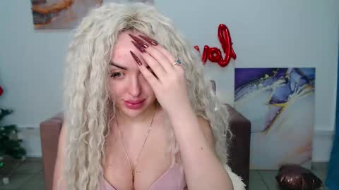 Snapshot of miss_kiten chatting on February 23, 3:24 am miss_kiten online show from February 23, 3:24 am