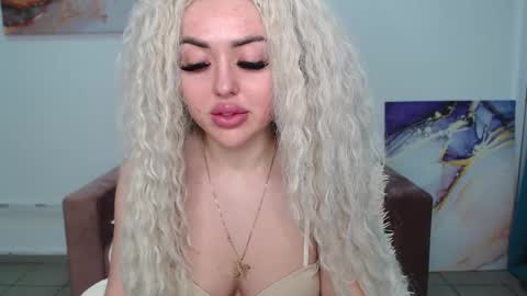 Snapshot of miss_kiten chatting on March 3, 12:37 pm miss_kiten online show from March 3, 12:37 pm