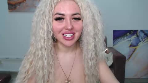 Snapshot of miss_kiten chatting on March 4, 12:29 am miss_kiten online show from March 4, 12:29 am