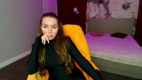 Snapshot of miss_kiten chatting on May 6, 6:24 pm miss_kiten online show from May 6, 6:24 pm