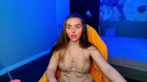 Snapshot of miss_kiten chatting on July 3, 8:15 pm miss_kiten online show from July 3, 8:15 pm