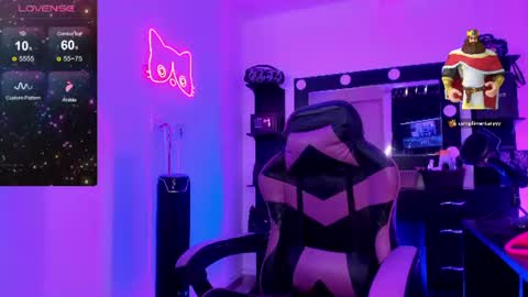 Snapshot of miss_kittyn chatting on July 19, 7:28 pm Miss Kittyn online show from July 19, 7:28 pm
