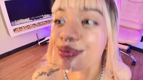 Snapshot of miss_koko_ chatting on November 14, 10:51 pm Miss koko online show from November 14, 10:51 pm