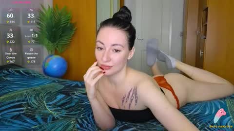 Snapshot of miss_leee chatting on October 24, 10:00 am Laura online show from October 24, 10:00 am