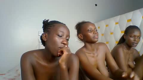 miss_lolah7 online show from May 7, 11:54 pm