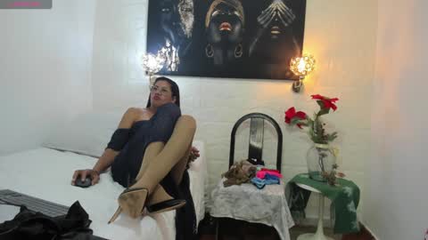 Snapshot of miss_lucero1 chatting on January 12, 4:52 am lucero online show from January 12, 4:52 am