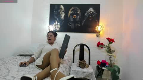 Snapshot of miss_lucero1 chatting on January 13, 2:28 am lucero online show from January 13, 2:28 am