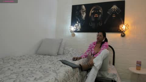 Snapshot of miss_lucero1 chatting on January 17, 2:18 am lucero online show from January 17, 2:18 am