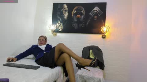 Snapshot of miss_lucero1 chatting on January 23, 12:57 am lucero online show from January 23, 12:57 am