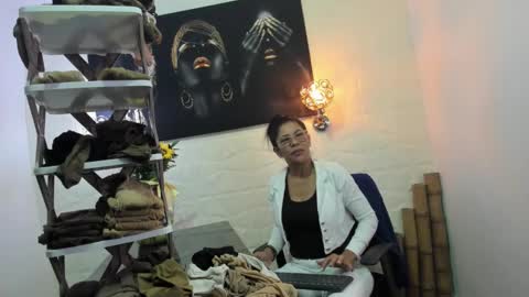 Snapshot of miss_lucero1 chatting on February 19, 4:55 am lucero online show from February 19, 4:55 am