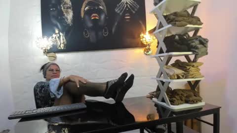 Snapshot of miss_lucero1 chatting on February 21, 1:22 am lucero online show from February 21, 1:22 am