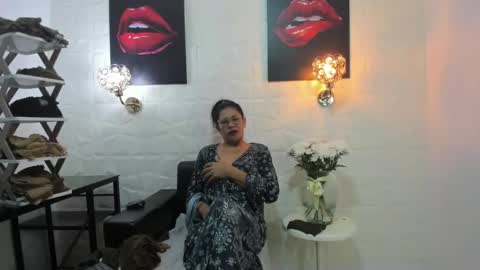 Snapshot of miss_lucero1 chatting on March 1, 2:15 am lucero online show from March 1, 2:15 am