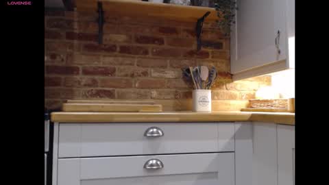 Anna online show from February 7, 9:02 am