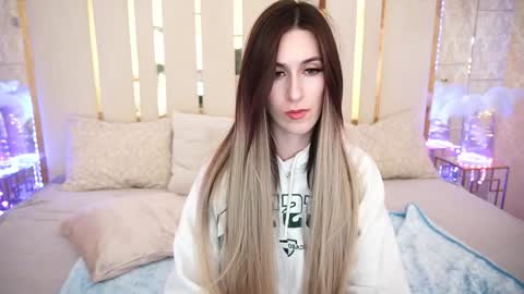 Snapshot of miss_martini chatting on December 5, 10:23 am online show from December 5, 10:23 am