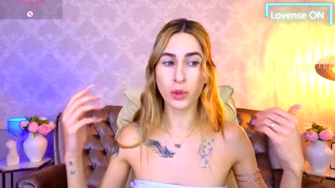 Snapshot of miss_martini chatting on November 9, 6:55 am online show from November 9, 6:55 am