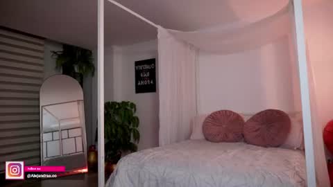 Snapshot of miss_meii chatting on June 18, 2:01 am Alejandra online show from June 18, 2:01 am
