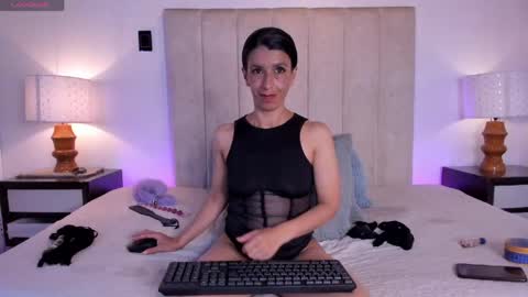 Snapshot of miss_milf_ chatting on May 5, 8:17 pm miss_milf_ online show from May 5, 8:17 pm