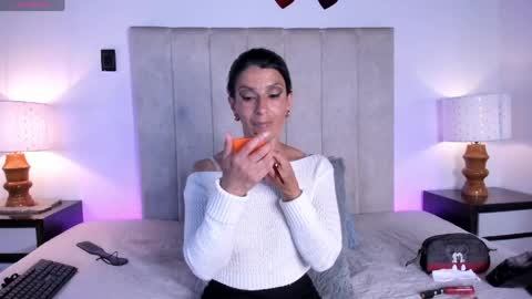 Snapshot of miss_milf_ chatting on May 6, 8:47 pm miss_milf_ online show from May 6, 8:47 pm