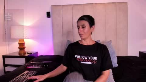 Snapshot of miss_milf_ chatting on May 30, 8:06 pm miss_milf_ online show from May 30, 8:06 pm