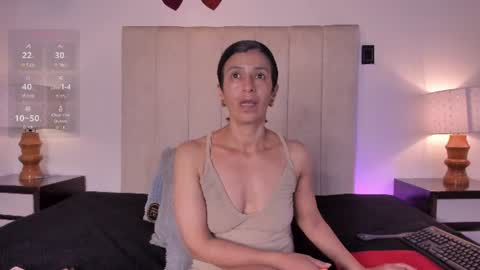 Snapshot of miss_milf_ chatting on June 17, 8:10 pm miss_milf_ online show from June 17, 8:10 pm