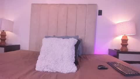 Snapshot of miss_milf_ chatting on June 26, 7:51 pm miss_milf_ online show from June 26, 7:51 pm