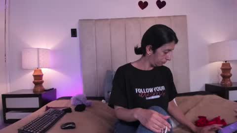 Snapshot of miss_milf_ chatting on July 1, 8:19 pm miss_milf_ online show from July 1, 8:19 pm