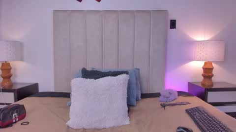 Snapshot of miss_milf_ chatting on July 8, 8:02 pm miss_milf_ online show from July 8, 8:02 pm