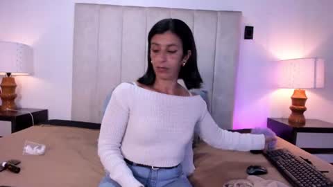 Snapshot of miss_milf_ chatting on July 10, 8:00 pm miss_milf_ online show from July 10, 8:00 pm