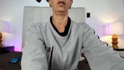 Snapshot of miss_milf_ chatting on August 1, 7:57 pm miss_milf_ online show from August 1, 7:57 pm