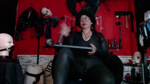Snapshot of miss_mirandaa chatting on July 5, 12:50 am Mistress Miranda online show from July 5, 12:50 am