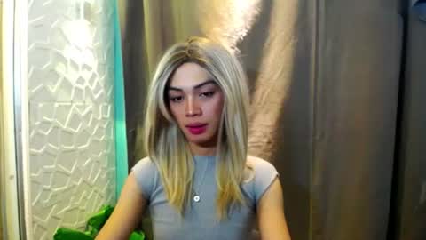 Snapshot of miss_moheera_xxx chatting on March 9, 4:38 am Moheera online show from March 9, 4:38 am