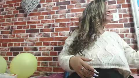 Snapshot of miss_pecados chatting on May 25, 7:20 pm Miss Pecados online show from May 25, 7:20 pm