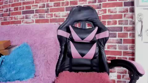 Snapshot of miss_pecados chatting on June 4, 8:59 pm Miss Pecados online show from June 4, 8:59 pm