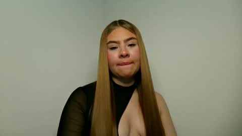 Snapshot of miss_sophie1 chatting on May 10, 3:12 am sophi 3 online show from May 10, 3:12 am