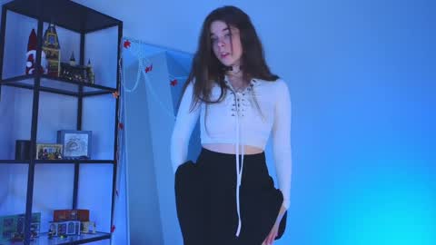 Snapshot of miss_spider chatting on December 28, 6:17 am Spider girl Help me reach 10 likes online show from December 28, 6:17 am