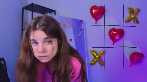 Snapshot of miss_spider chatting on February 20, 6:17 am Spider girl Help me reach 10 likes online show from February 20, 6:17 am