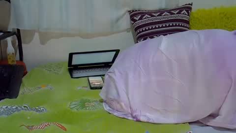 Snapshot of miss_squirty2 chatting on December 18, 9:25 am jasmine online show from December 18, 9:25 am