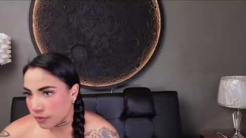 Snapshot of miss_vaiolette chatting on July 1, 11:01 am Vaiolette online show from July 1, 11:01 am