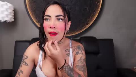 Snapshot of miss_vaiolette chatting on July 28, 11:05 am Vaiolette online show from July 28, 11:05 am