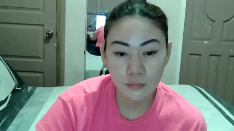 Snapshot of miss_zephyr chatting on February 15, 3:36 am HOT MOMMY ZEPHYR online show from February 15, 3:36 am