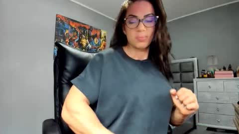 Snapshot of missale chatting on November 10, 6:40 pm Alesyamuscledoll online show from November 10, 6:40 pm