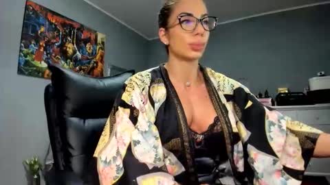 Snapshot of missale chatting on November 28, 8:44 pm Alesyamuscledoll online show from November 28, 8:44 pm