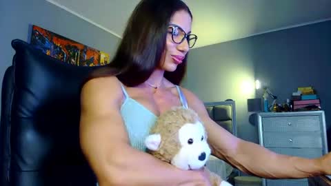 Alesyamuscledoll online show from July 3, 8:26 pm