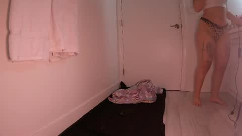 Snapshot of missalittlemasochist chatting on March 7, 6:27 pm prettylittlenympho online show from March 7, 6:27 pm