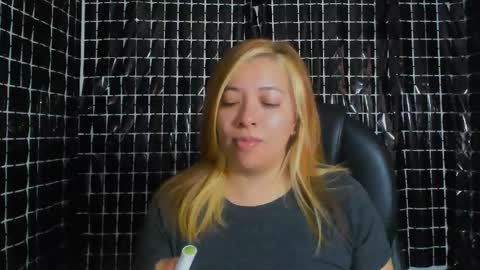 Snapshot of missalmafenix chatting on June 2, 12:51 pm missalmafenix online show from June 2, 12:51 pm