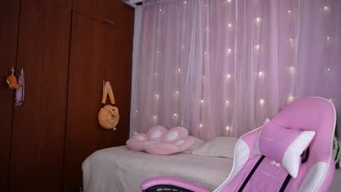 missara_ online show from February 3, 11:54 pm