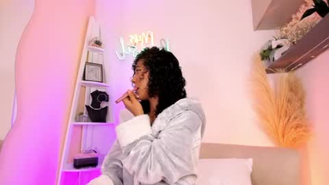 Snapshot of missbrasil_ chatting on July 27, 1:18 pm Sara Vanegas online show from July 27, 1:18 pm