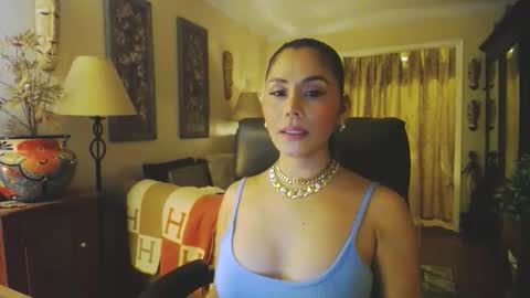 Snapshot of missbrownx chatting on December 22, 6:43 am Brownie -P online show from December 22, 6:43 am